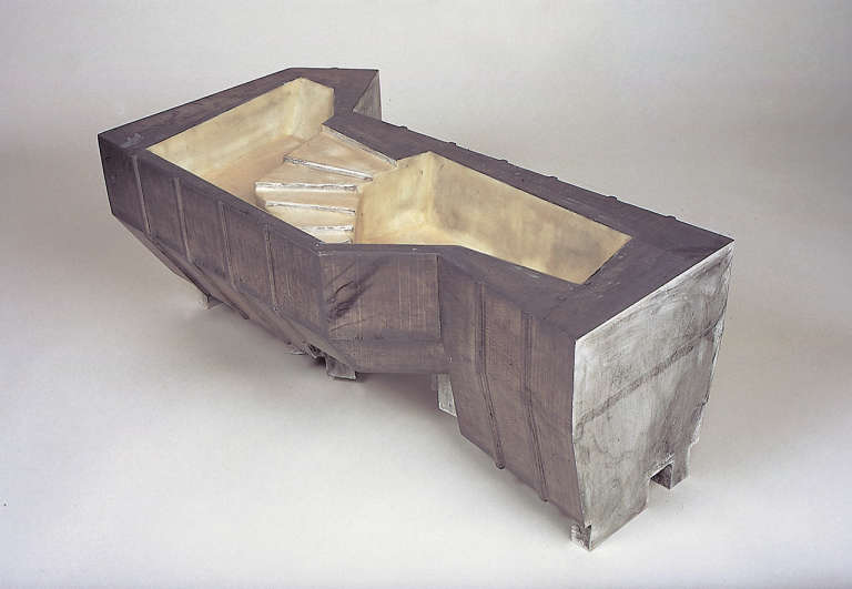 Ier Arrondissement, Distrito 1 © 2000-2002. Plomo, madera, cera :: 32 x 80 x 42 cm