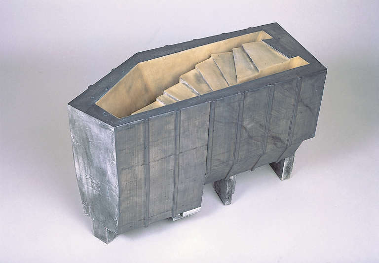 IIe Arrondissement, Distrito 2 © 2000-2002. Plomo, madera, cera :: 42 x 62 x 30 cm