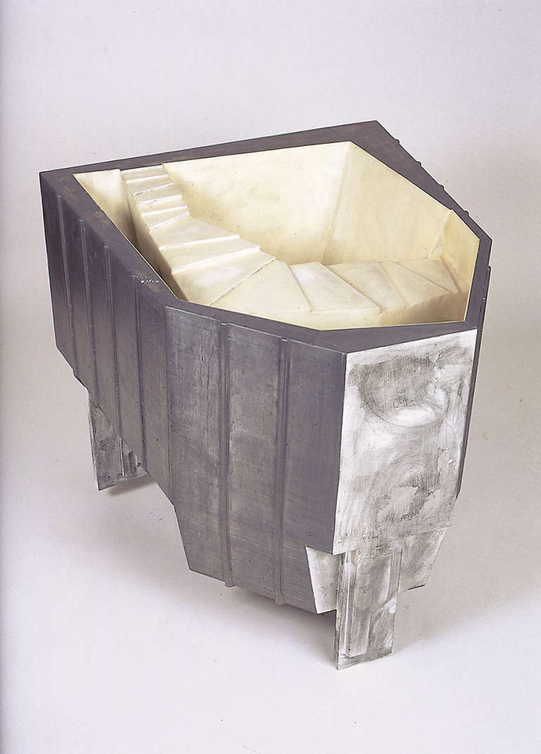 Ve Arrondissement, Distrito 5 © 2000-2002. Plomo, madera, cera :: 65 x 72 x 67 cm