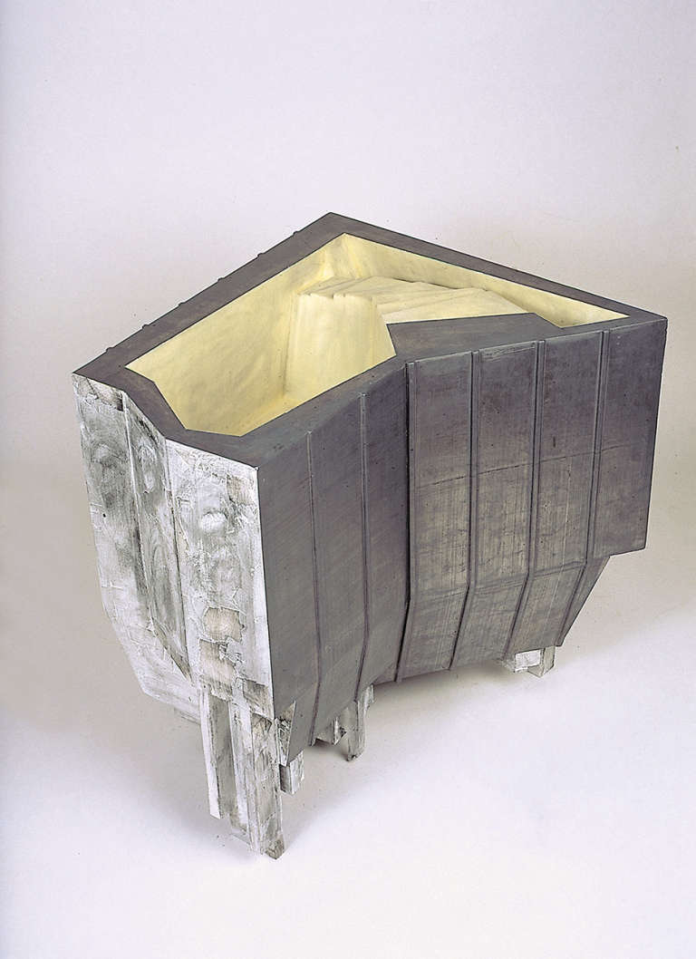 VIe Arrondissement, Distrito 6 © 2000-2002. Plomo, madera, cera :: 70 x 69 x 65 cm