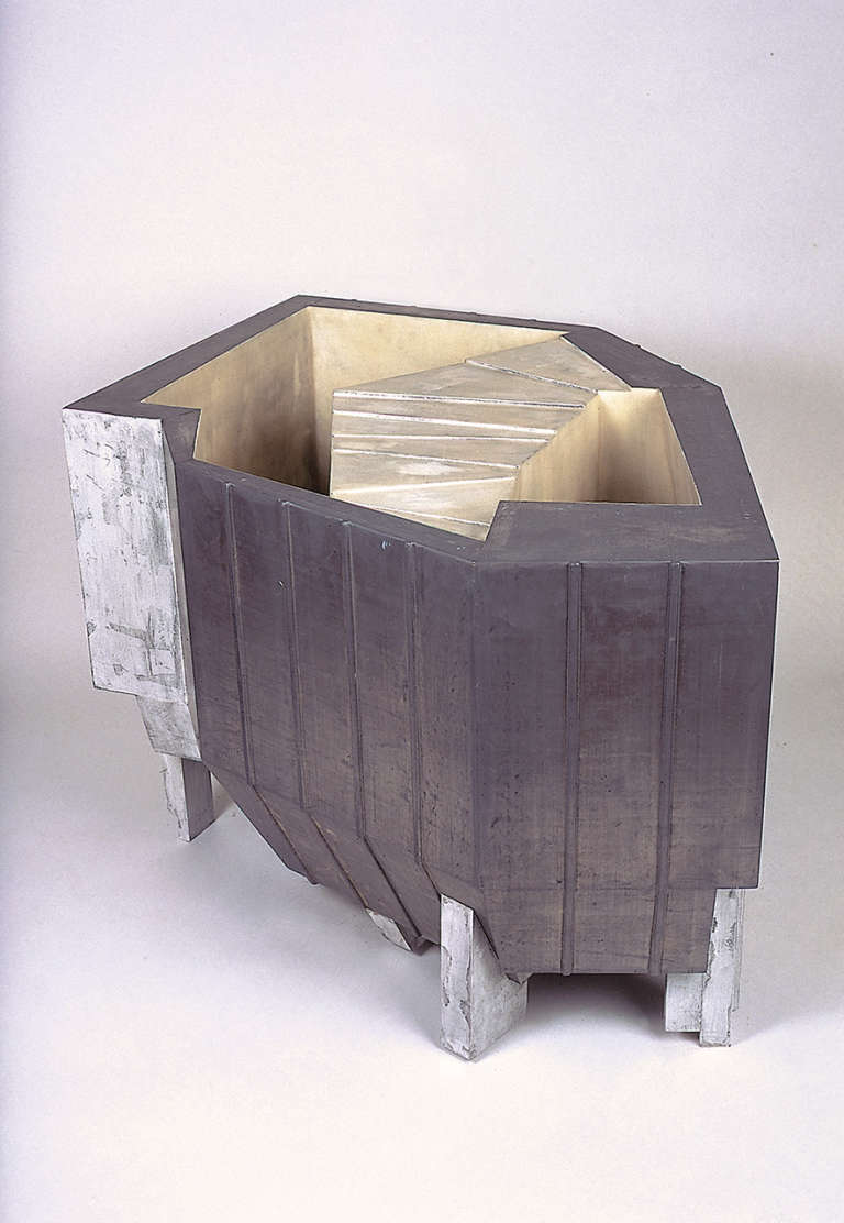 VIIe Arrondissement, Distrito 7 © 2000-2002. Plomo, madera, cera :: 75 x 80 x 110 cm