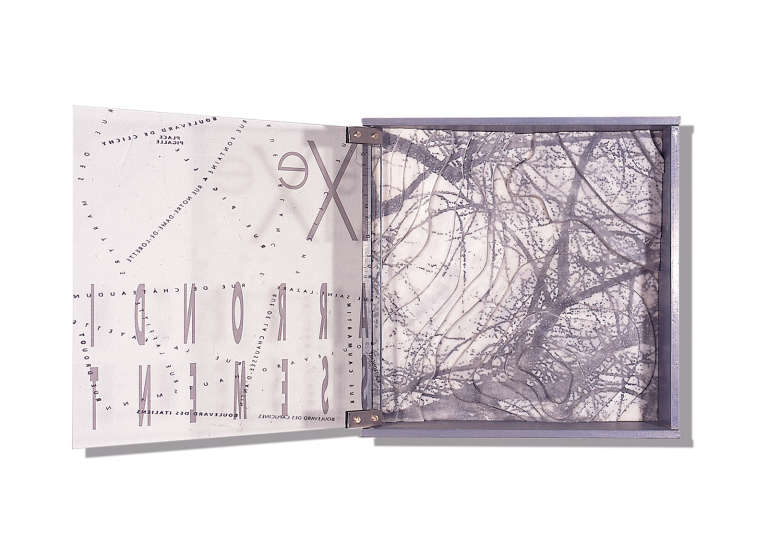 Callejero, Distrito 9 ©2000-2002. Plomo, madera, cera, cristal :: 40 x 40 x 10 cm
