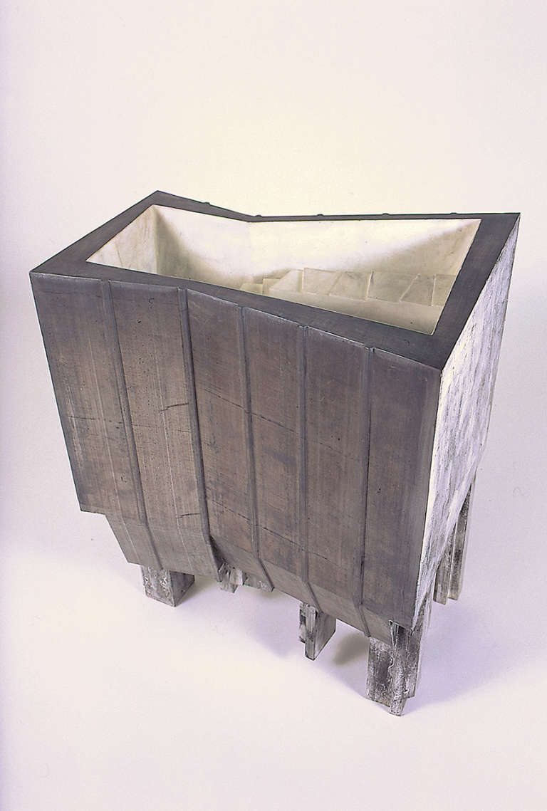 IXe Arrondissement, Distrito 9 © 2000-2002. Plomo, madera, cera :: 80 x 61 x 48 cm