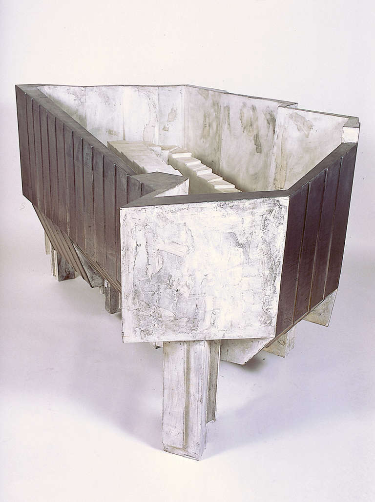 XVIe Arrondissement, Distrito 16 © 2000-2002. Plomo, madera, cera :: 108 x 187 x 105 cm