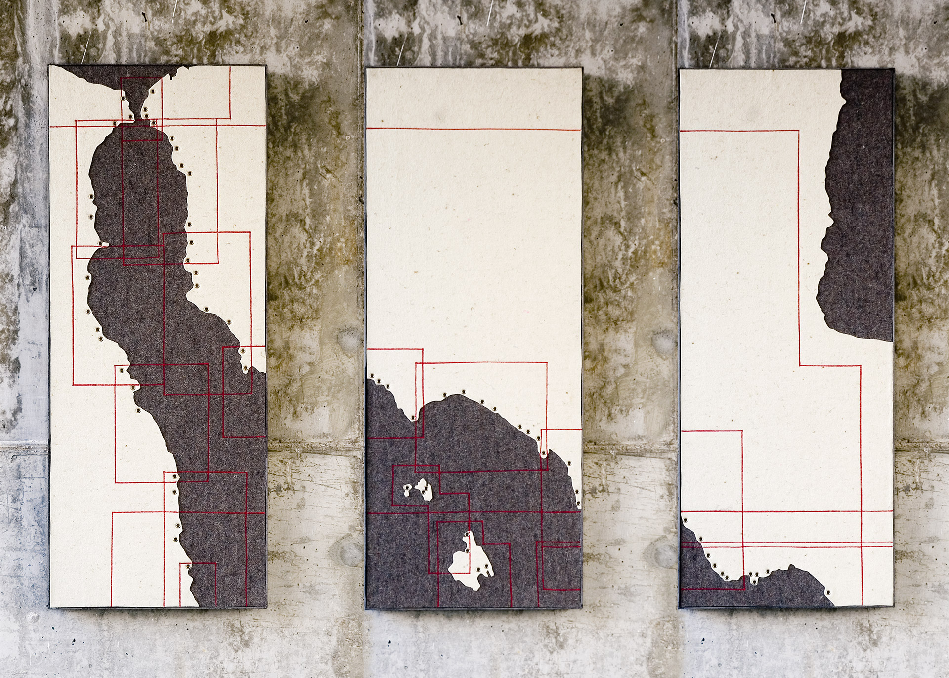 Vientos del Mediterráneo © 2007 :: Hierro, fieltro, hilo, ojetes :: 100 x 40 x 7 cm (unidad)