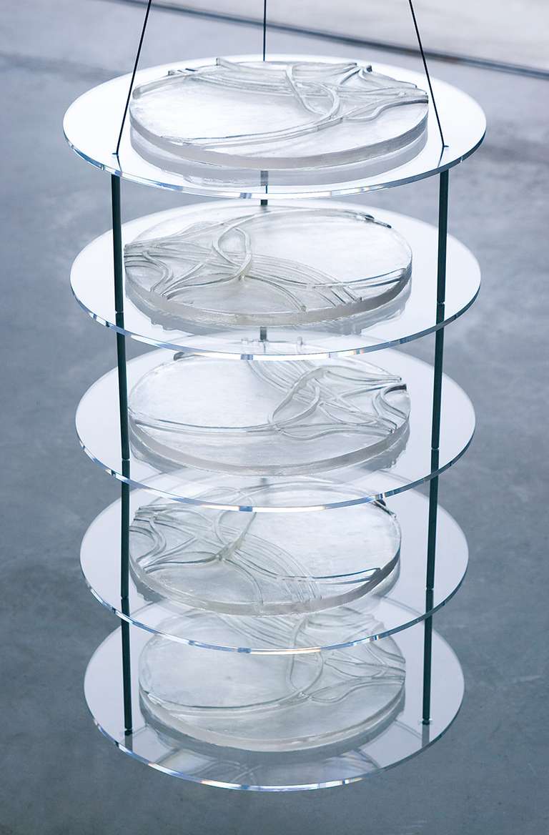 Balanza transparente ©2007:: Poliester, metacrilato, cables de acero :: 40 (d) x 282 (h) cm