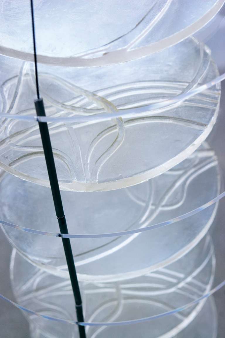 Balanza transparente ©2007:: Poliester, metacrilato, cables de acero :: 40 (d) x 282 (h) cm