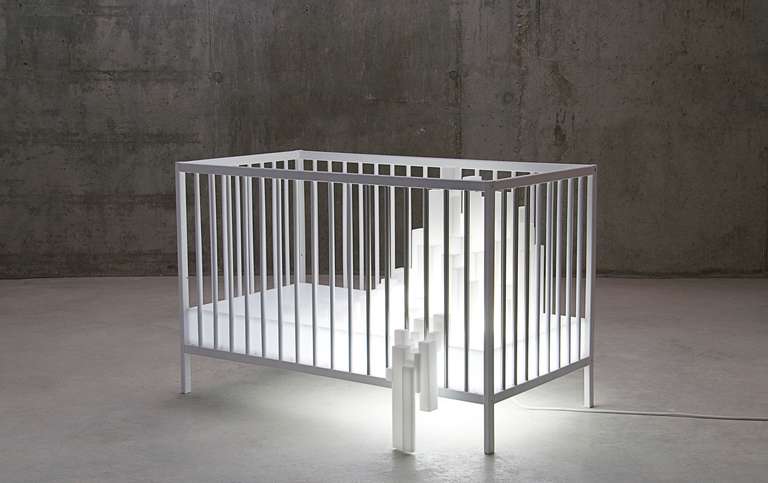 Cuna. Mod_aglomeración ©2011 :: madera, metacrilato, leds :: 124 x 66 x 84 (h) cm 