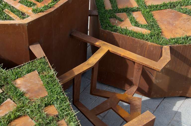 Urbe-verde © 2012. Acero cortén y elementos vegetales. 350 x 150 x 70 cm