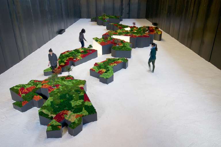 Jardín Japonés :: Topografías del Vacío © 2014. Elementos vegetales liofilizados y preservados, fibra madera, metacrilato, leds, sal. 1200 x 3600 x 140 cm.