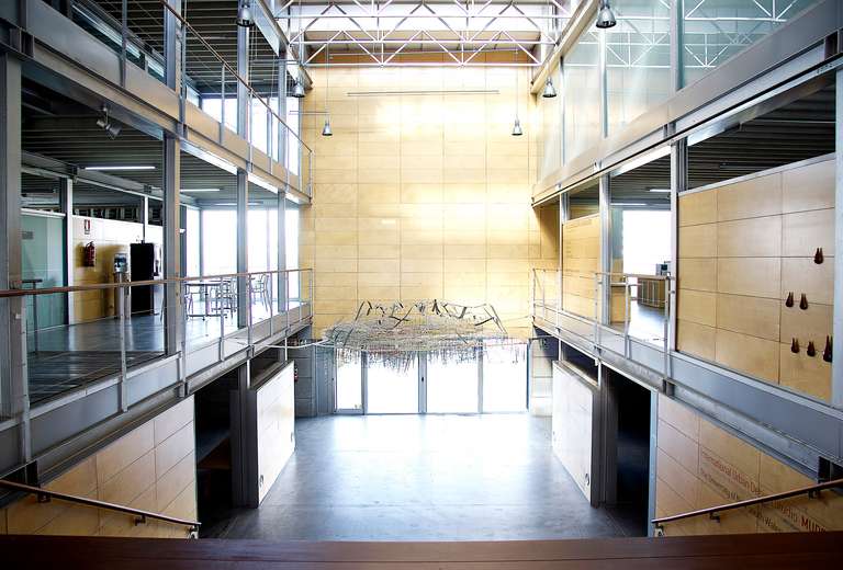 City Connect :: Patronando Madrid © 2016. Aluminio, goma elástica, varilla roscada. 600 x 400 x 150 cm (h)