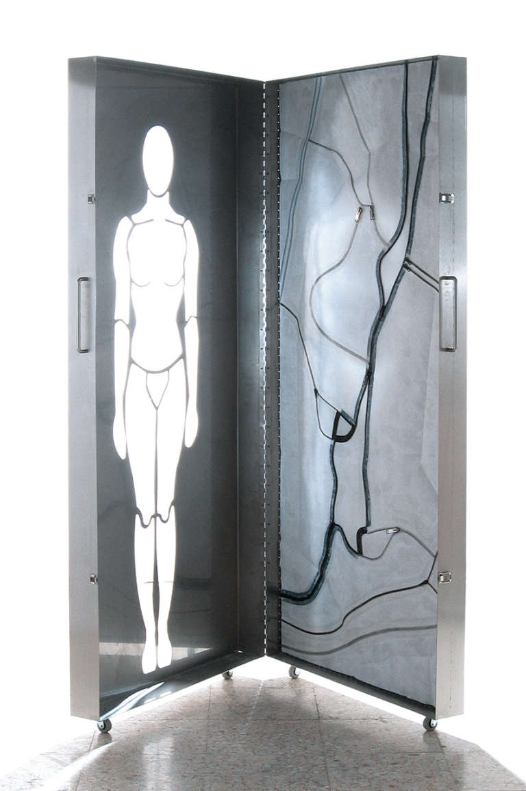 Trama Femenina ©2004 :: acero inoxidable, cremalleras,fliselina, boatex :: 200 x 100 x 20 cm