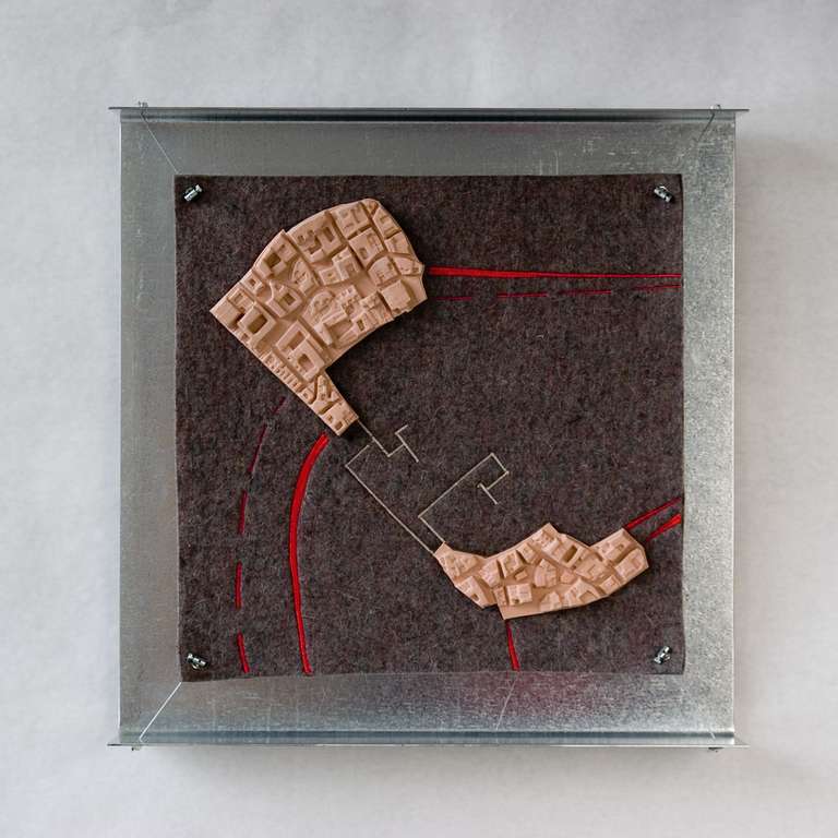 01 Relieve psicogeográfico © 2007 :: Fieltro, silicona, hilo, cable de acero, galvanizado :: 50 x 50 x 10 cm 