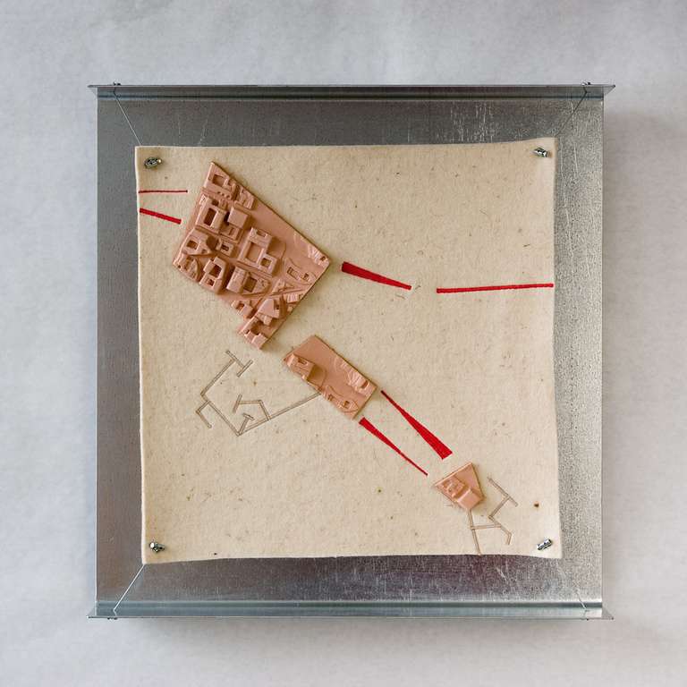 03 Relieve psicogeográfico © 2007 :: Fieltro, silicona, hilo, cable de acero, galvanizado :: 50 x 50 x 10 cm 