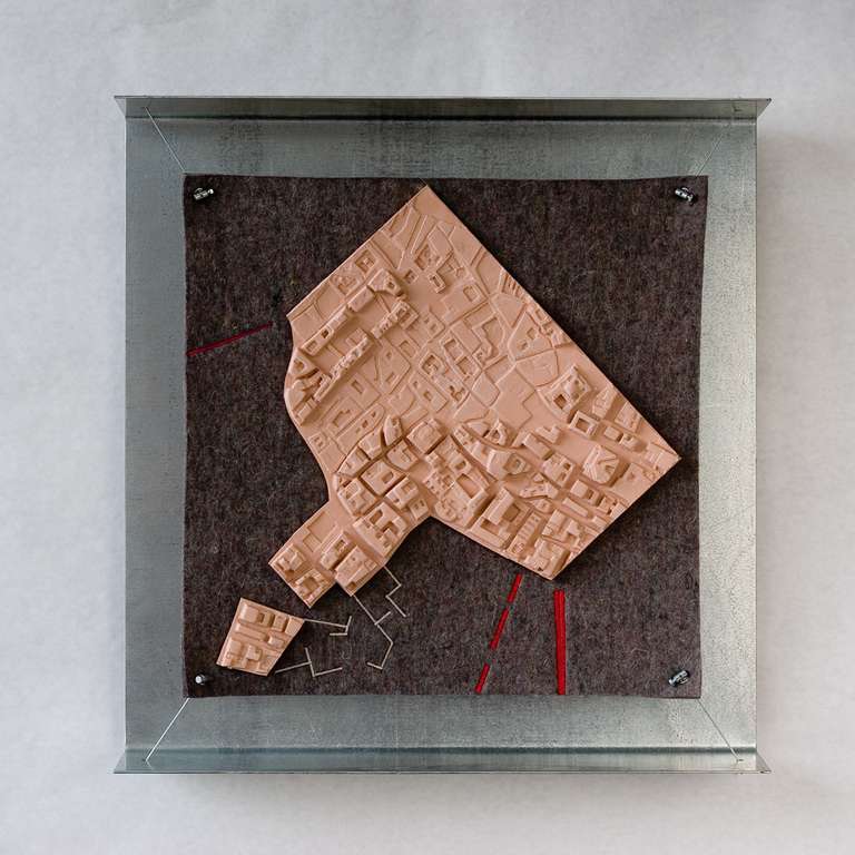 04 Relieve psicogeográfico © 2007 :: Fieltro, silicona, hilo, cable de acero, galvanizado :: 50 x 50 x 10 cm 