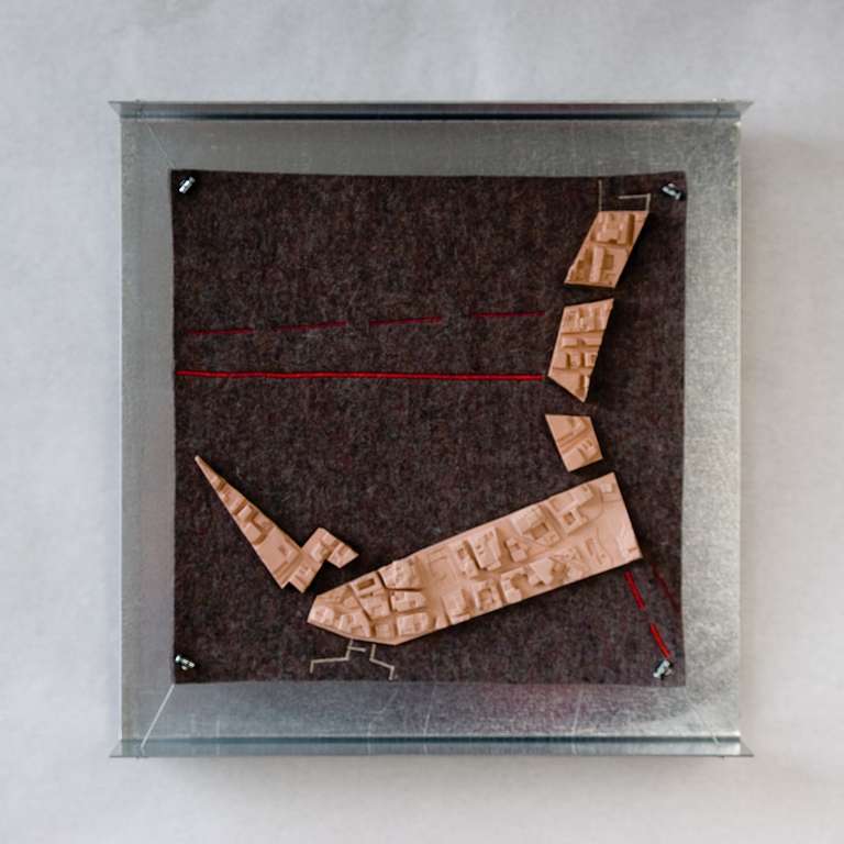 07 Relieve psicogeográfico © 2007 :: Fieltro, silicona, hilo, cable de acero, galvanizado :: 50 x 50 x 10 cm 