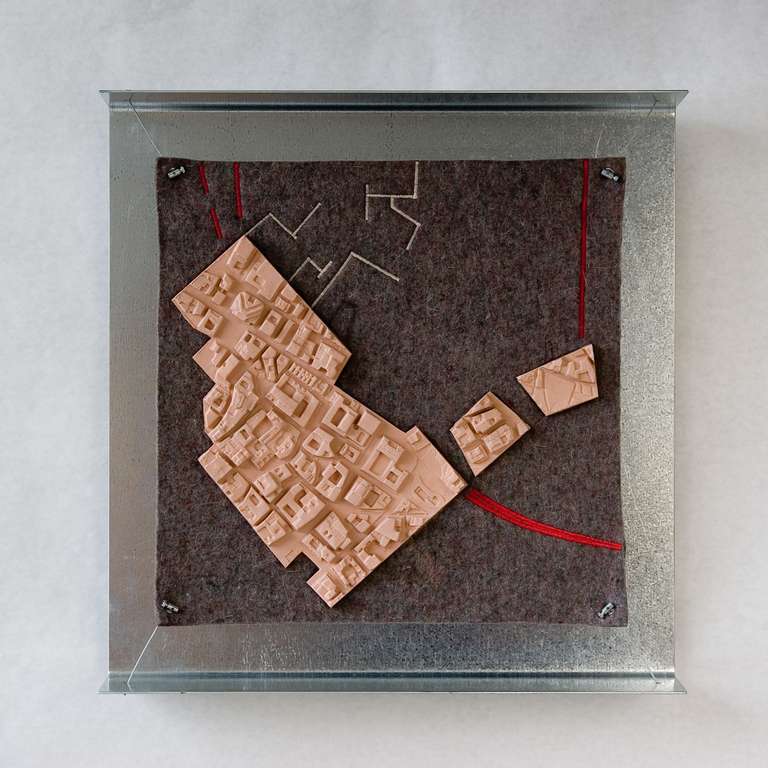 13 Relieve psicogeográfico © 2007 :: Fieltro, silicona, hilo, cable de acero, galvanizado :: 50 x 50 x 10 cm 