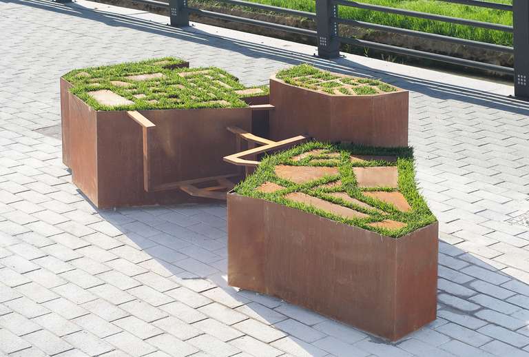 Urbe-verde © 2012. Acero cortén y elementos vegetales. 350 x 150 x 70 cm