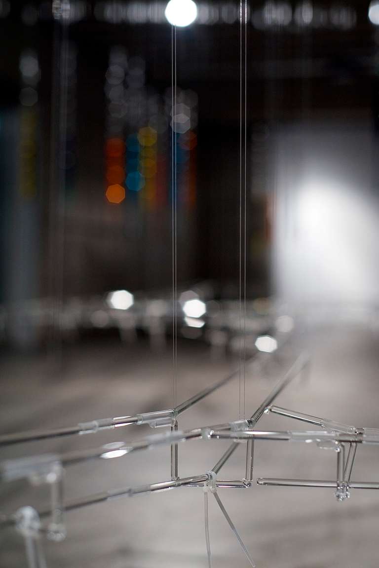 Datascape © 2016. Tubo y varilla de borosilicato, agua con colorantes, fibra de madera. 800 x 450 x 350 cm (h)