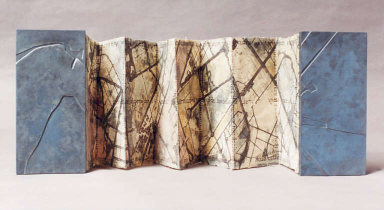 Atlante di Roma IV ©1999. Plomo, madera, papel hecho a mano :: 182 x 41 x 2 cm