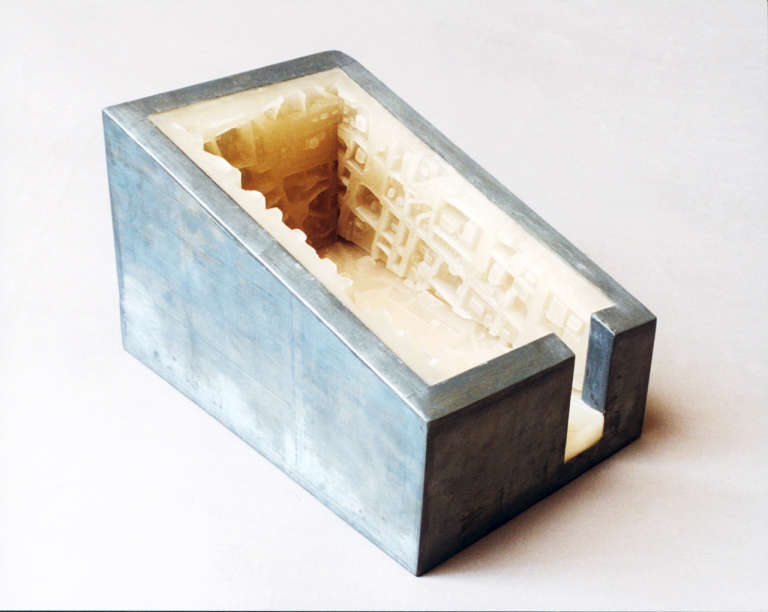 Quartiere I ©1999. Plomo, madera, cera :: 20 x 31 x 19 cm