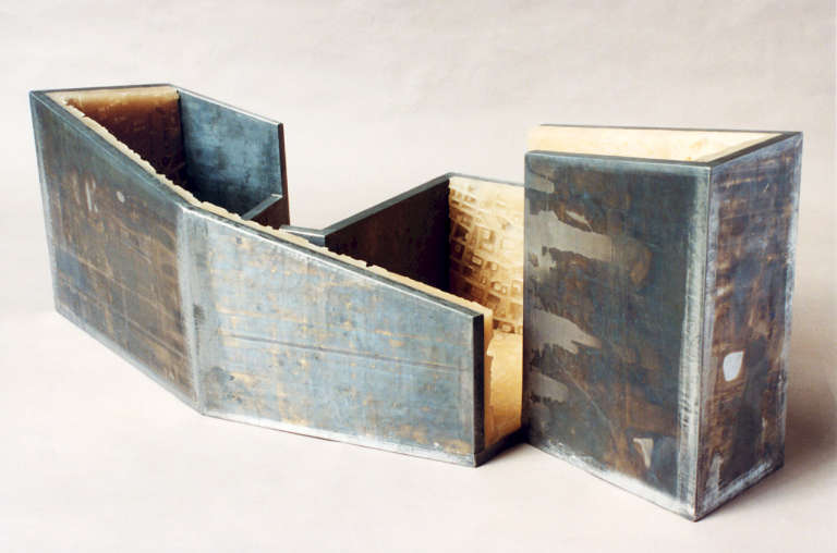 Quartiere VIII ©1999. Plomo, madera, cera :: 30 x 50 x 35 cm