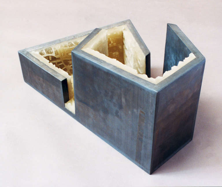 Quartiere IX ©1999. Plomo, madera, cera :: 40 x 75 x 40 cm